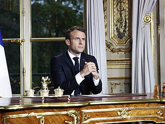 Macron Wants Notre Dame Rebuil...